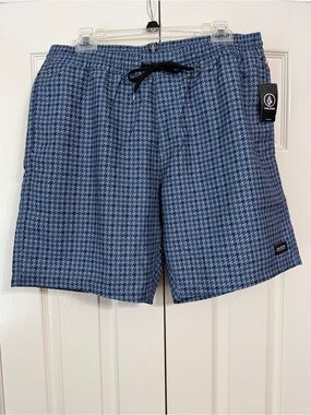NWT! Volcom Shorts Size Large Men’s Blue Houndstooth